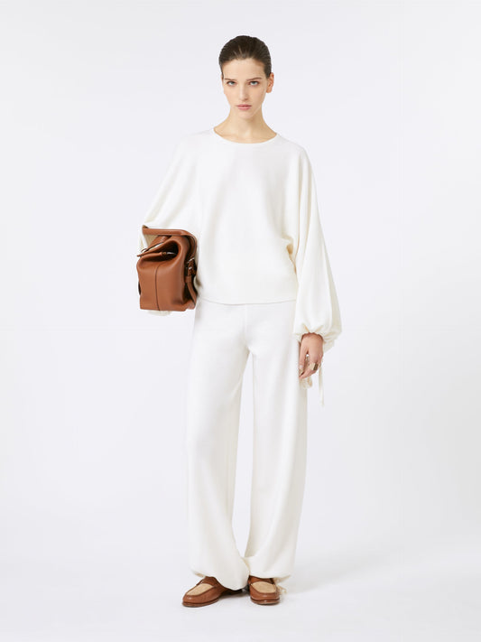 Fine wool yarn sweater