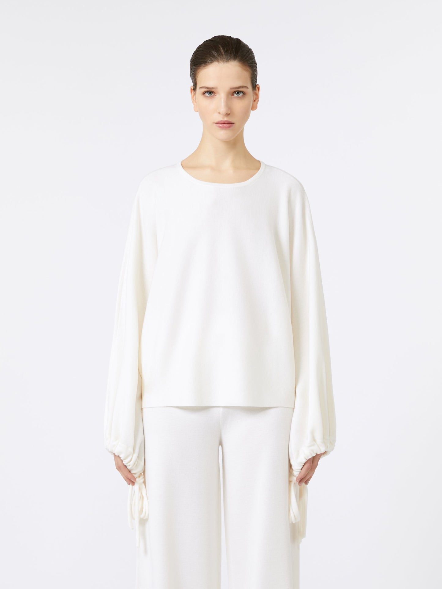 Fine wool yarn sweater