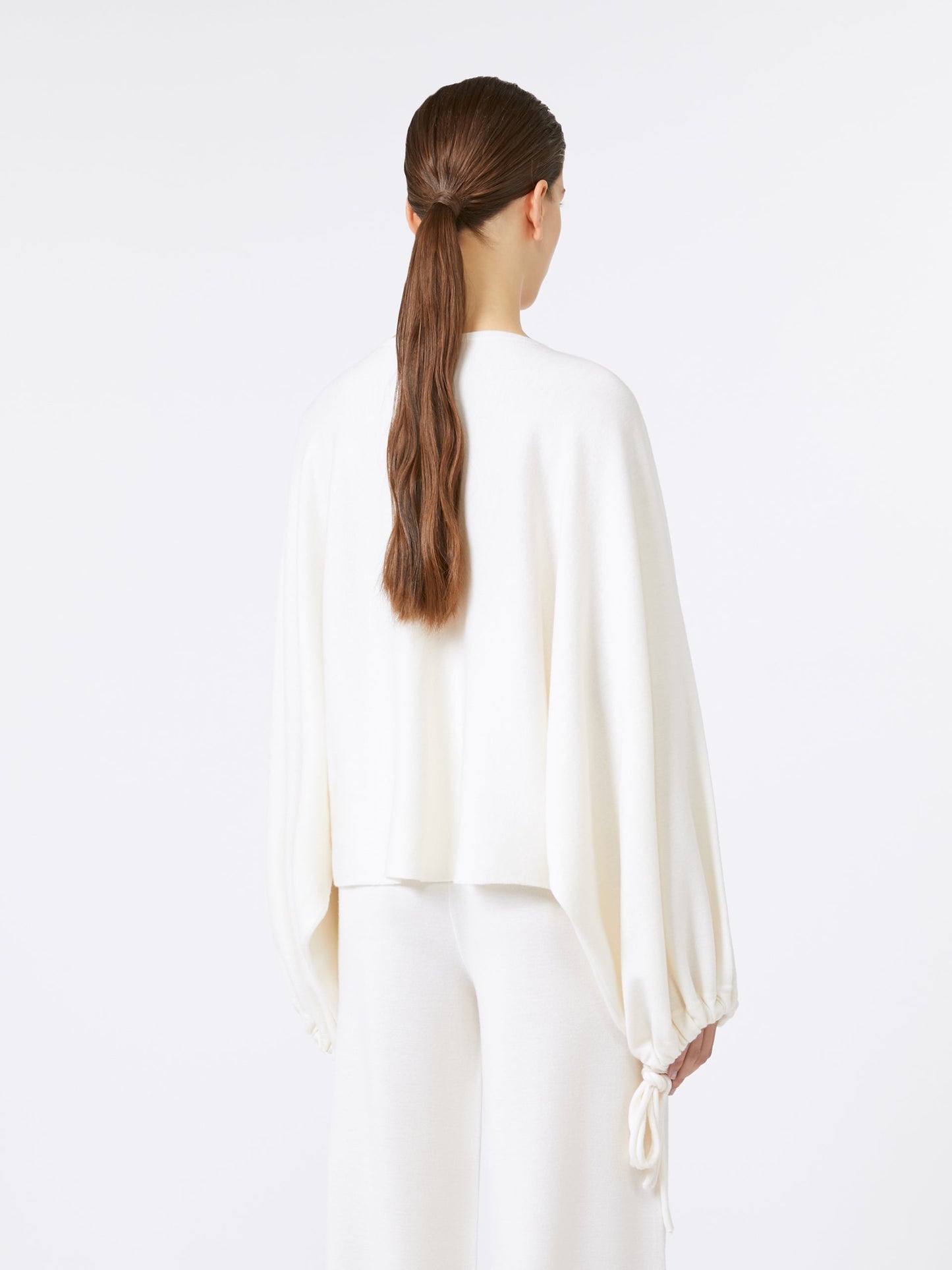 Fine wool yarn sweater