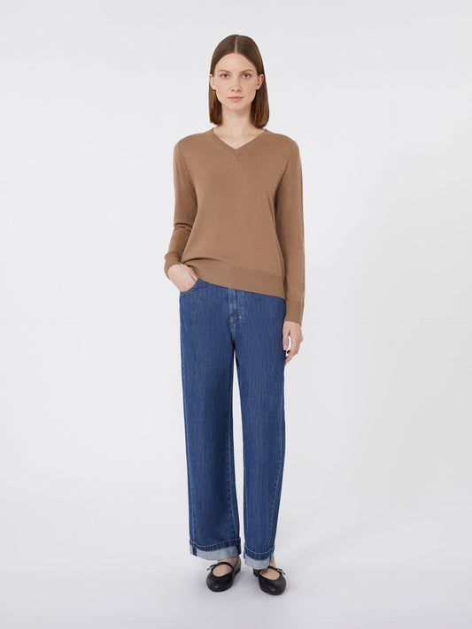 Wool yarn sweater